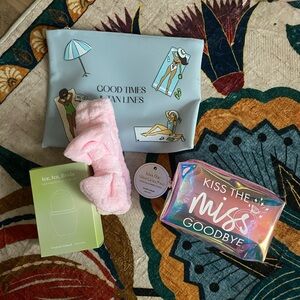 Holographic 'Kiss the Miss Goodbye' Pouch